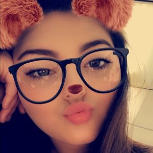 Meet your Posher, Abbie